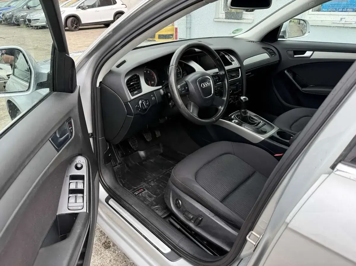 Gebraucht Audi A4 Attraction 160 PS (117 kW) 2008 Eissilber metallic Kombi