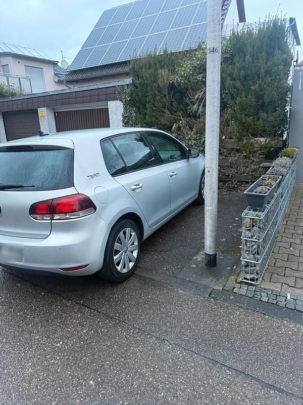 Gebraucht VW Golf VI Team 122 PS (89 kW) 2011 Silber Kleinwagen