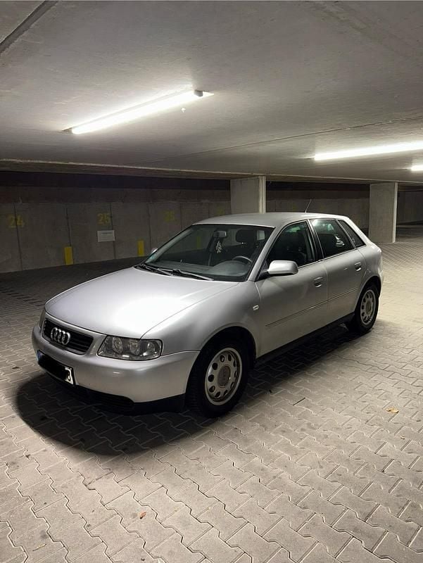 Silber Gebraucht 2003 Audi A3 Attraction Limousine | 1.100 € (Guter Preis) - Bild 1/4