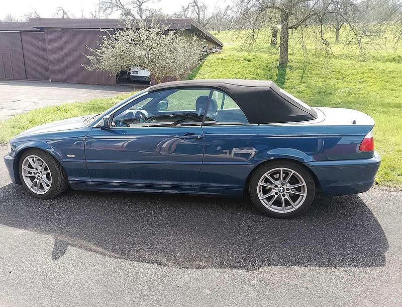 Gebraucht BMW 325 192 PS (141 kW) 2001 Blau Cabrio