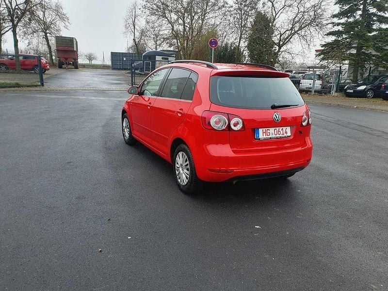 Gebraucht VW Golf Plus Cross Life 105 PS (77 kW) 2013 Rot Van / Kleinbus
