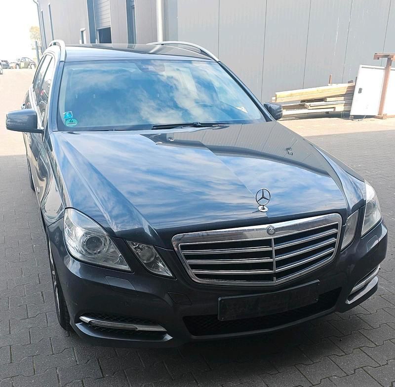 Gebraucht Mercedes E220 Avantgarde 170 PS (125 kW) 2011 Grau Kombi