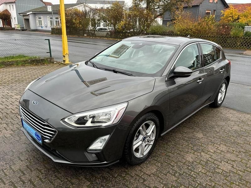Grau Gebraucht 2020 Ford Focus Cool & Connect Limousine | 12.990 € (Superpreis) - Bild 1/4
