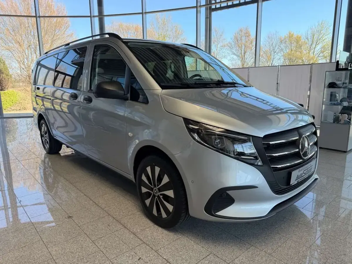 Gebraucht Mercedes Vito 190 PS (139 kW) 2026 Hightechsilber metallic Van