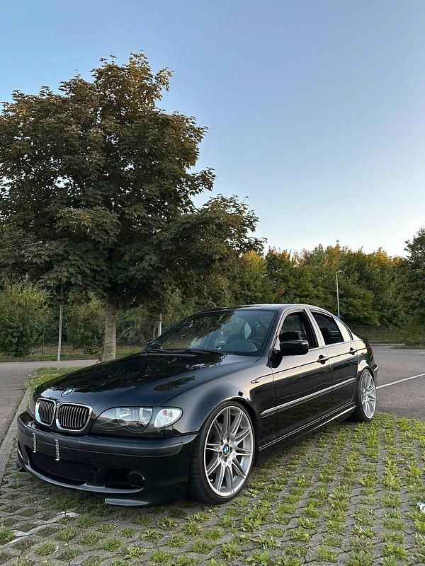 Schwarz Gebraucht 2002 BMW 325 M Sport Limousine | 7.000 € - Bild 1/4