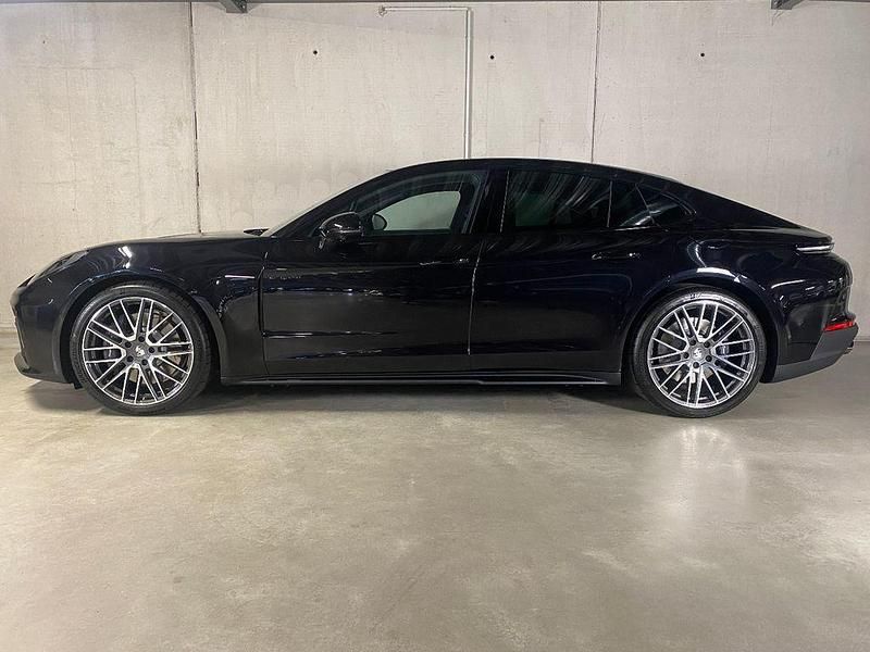 Neu Porsche Panamera 4 470 PS (345 kW) 2025 Tiefschwarzmetallic Limousine