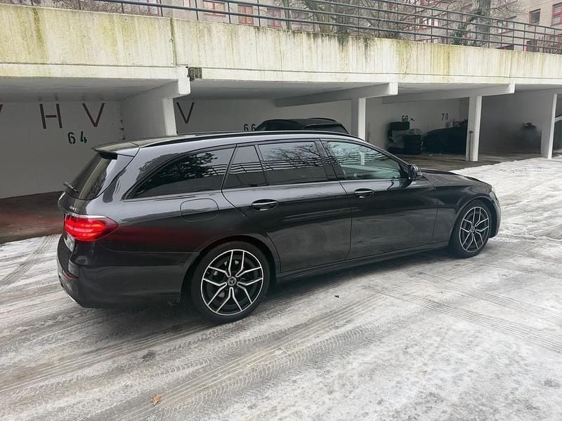 Gebraucht Mercedes E400 AMG 330 PS (242 kW) 2020 Schwarz Kombi