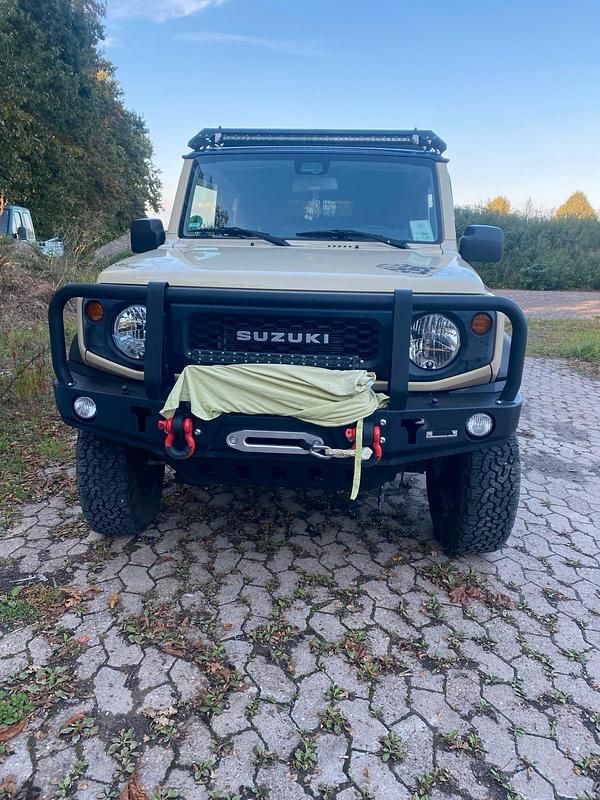 Beige Gebraucht 2022 Suzuki Jimny SUV | 29.000 € (Fairer Preis) - Bild 1/4