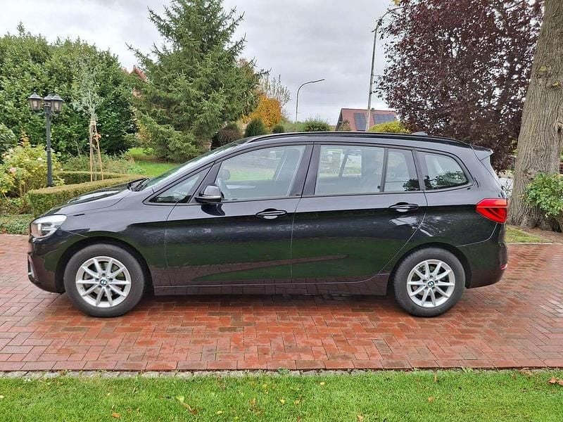 Schwarz Gebraucht 2016 BMW 216 Gran Tourer Advantage Van / Kleinbus | 11.750 € (Guter Preis) - Bild 1/4