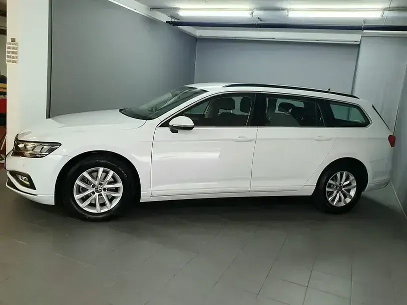 Gebraucht VW Passat Business 150 PS (110 kW) 2023 Weiß Kombi