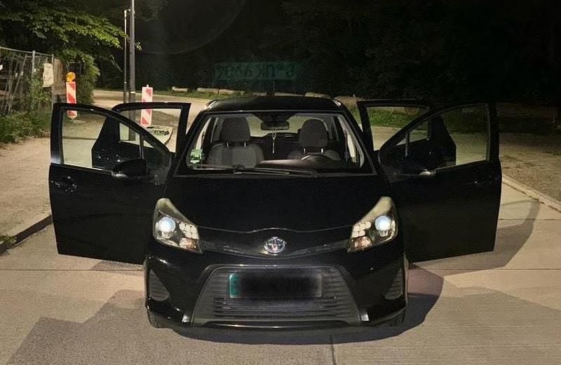 Schwarz Gebraucht 2012 Toyota Yaris Hybrid Kleinwagen | 7.950 € (Teuer) - Bild 1/4