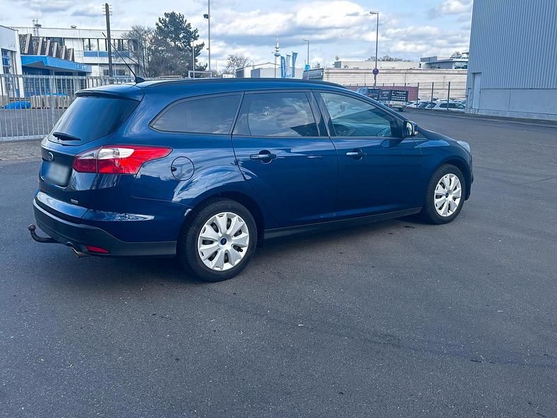 Gebraucht Ford Focus 150 PS (110 kW) 2013 Blau Kombi
