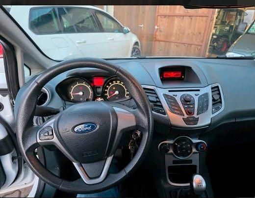 Gebraucht Ford Fiesta 97 PS (71 kW) 2009 Weiß Kleinwagen