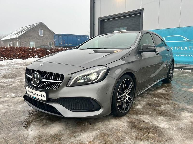 Grau Gebraucht 2018 Mercedes A250 AMG line Limousine | 24.480 € (Guter Preis) - Bild 1/4