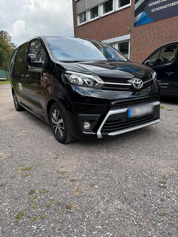 Schwarz Gebraucht 2019 Toyota Proace Verso Kombi | 24.450 € (Fairer Preis) - Bild 1/4