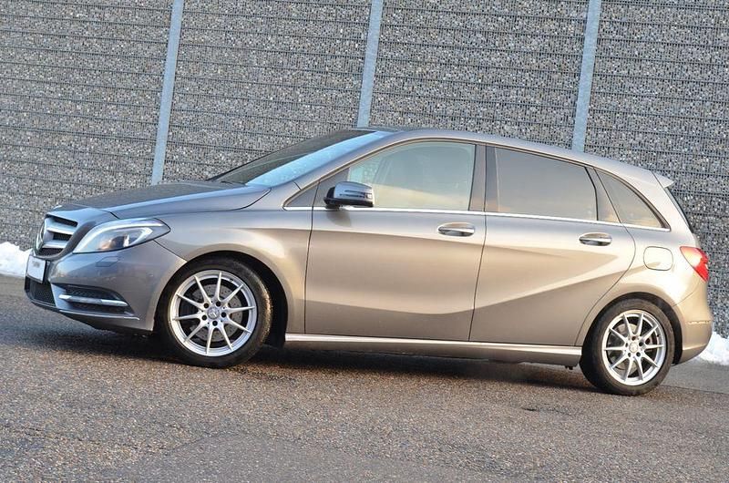 Gebraucht Mercedes B220 184 PS (135 kW) 2014 Grau Van / Kleinbus