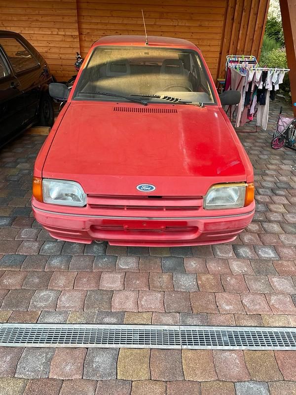 Rot Gebraucht 1988 Ford Escort Coupé | 500 € - Bild 1/4