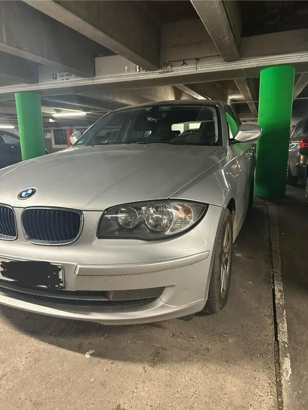 Grau Gebraucht 2011 BMW 118 Kleinwagen | 3.800 € (Guter Preis) - Bild 1/4