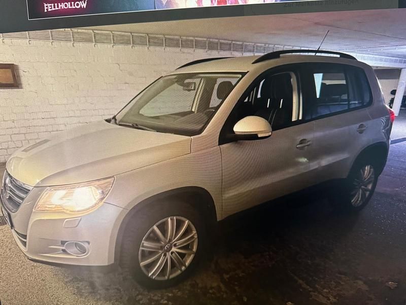 Silber Gebraucht 2011 VW Tiguan Freestyle SUV | 7.850 € (Superpreis) - Bild 1/4
