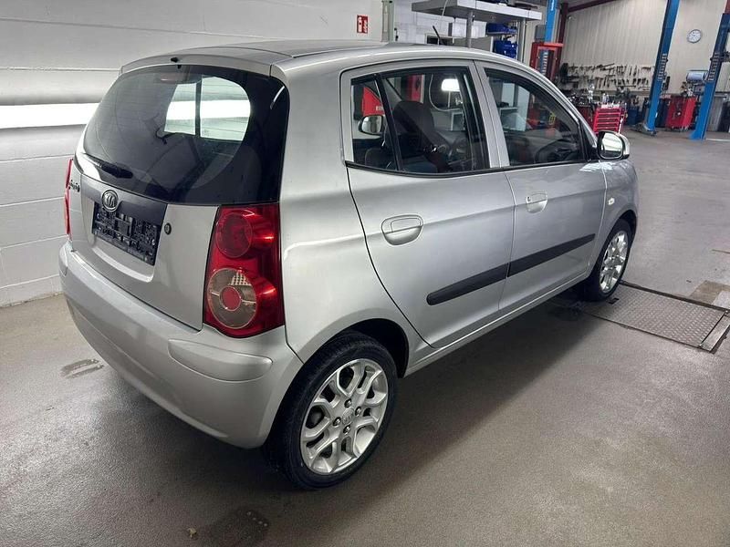 Gebraucht Kia Picanto Vision 65 PS (47 kW) 2011 Brilliantsilber met. Kleinwagen