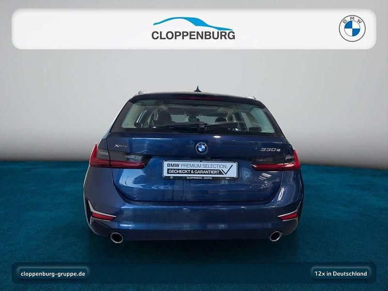 Gebraucht BMW 330e Luxury Line 252 PS (185 kW) 2022 Blau Kombi