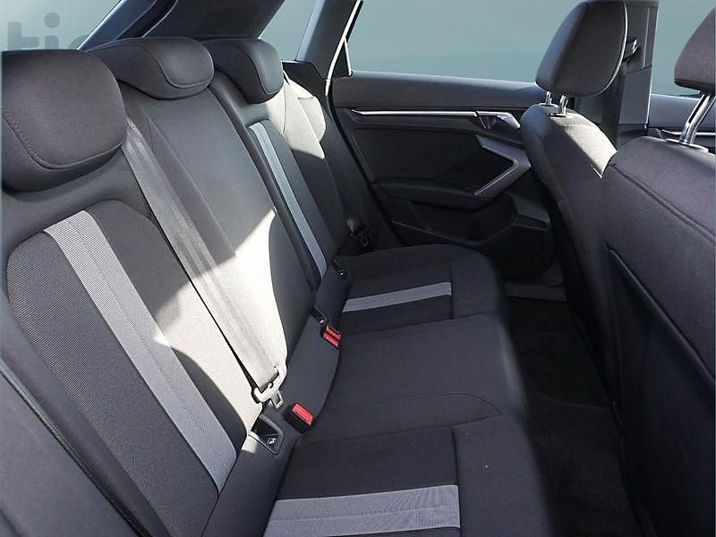 Gebraucht Audi A3 Sportback 116 PS (85 kW) 2025 Grau Kleinwagen
