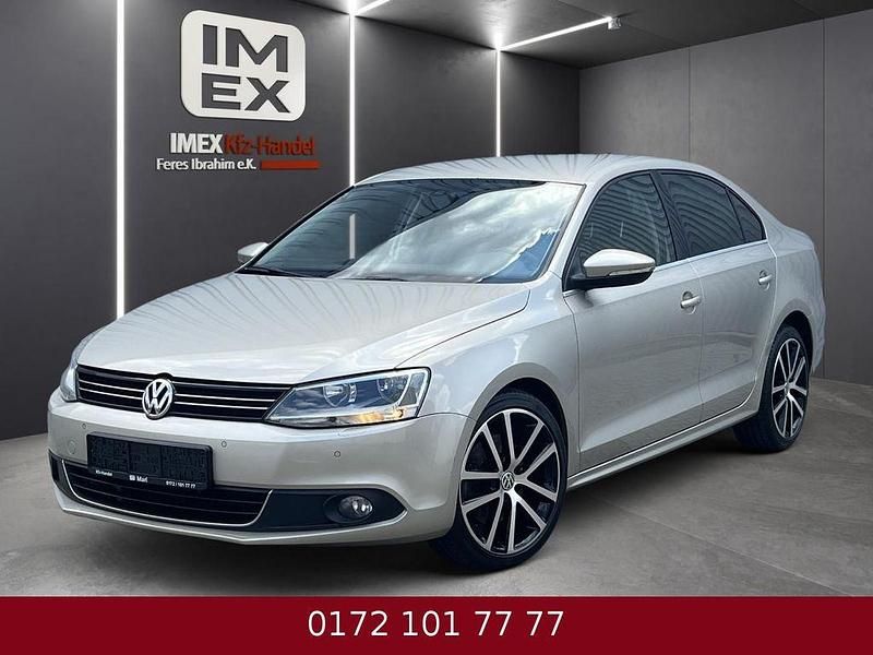 Silber Gebraucht 2012 VW Jetta Highline Limousine | 8.500 € (Fairer Preis) - Bild 1/4