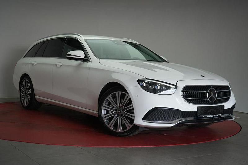 Weiß Gebraucht 2023 Mercedes E400 Avantgarde Limousine | 44.890 € (Superpreis) - Bild 1/4