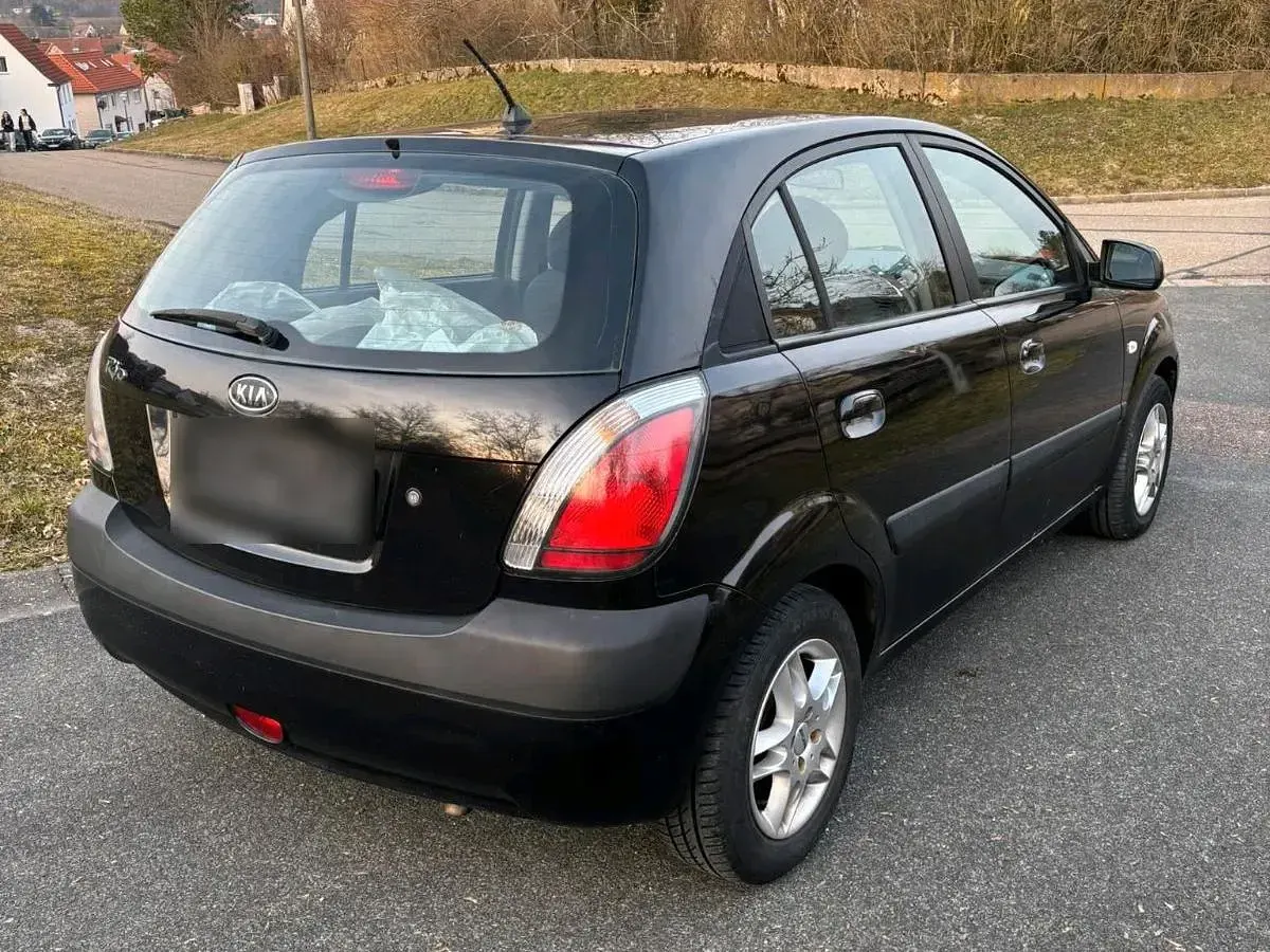 Gebraucht Kia Rio 97 PS (71 kW) 2005 Schwarz Kleinwagen