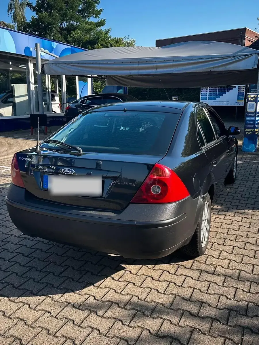 Gebraucht Ford Mondeo Trend 125 PS (91 kW) 2002 Schwarz Limousine