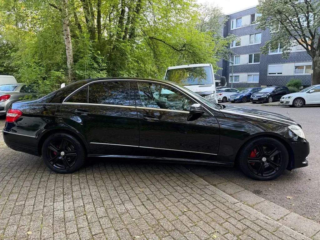 Gebraucht Mercedes E300 204 PS (150 kW) 2012 Schwarz Limousine