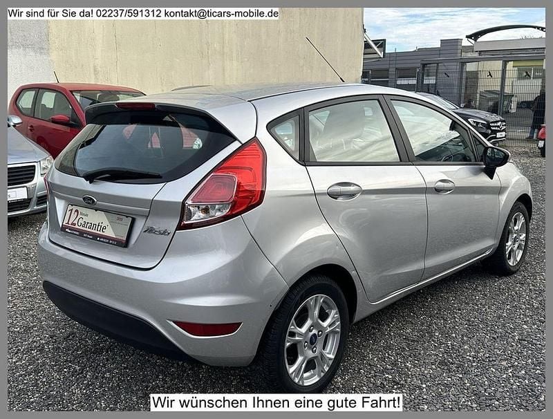 Gebraucht Ford Fiesta Ambiente 65 PS (47 kW) 2014 Silber Limousine