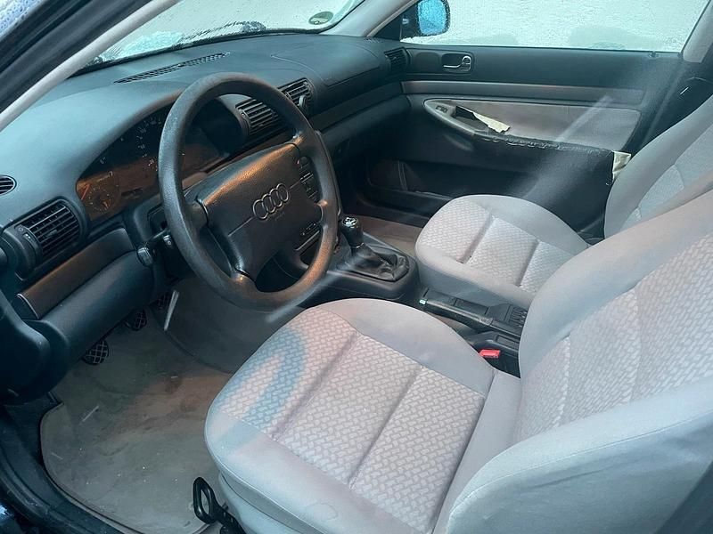 Gebraucht Audi A4 101 PS (74 kW) 1997 Blau Limousine