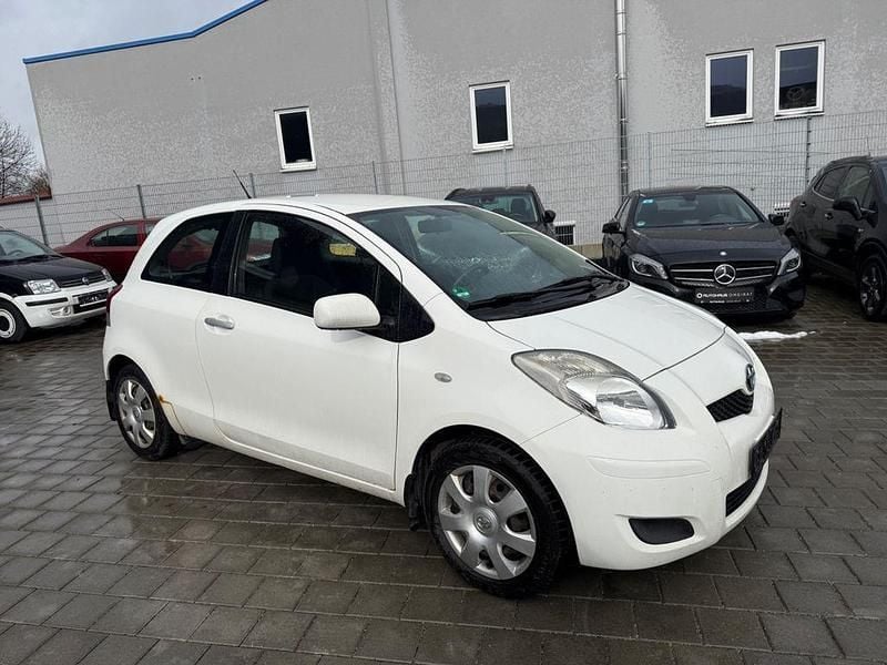 Gebraucht Toyota Yaris Cool 69 PS (50 kW) 2011 Weiß Kleinwagen