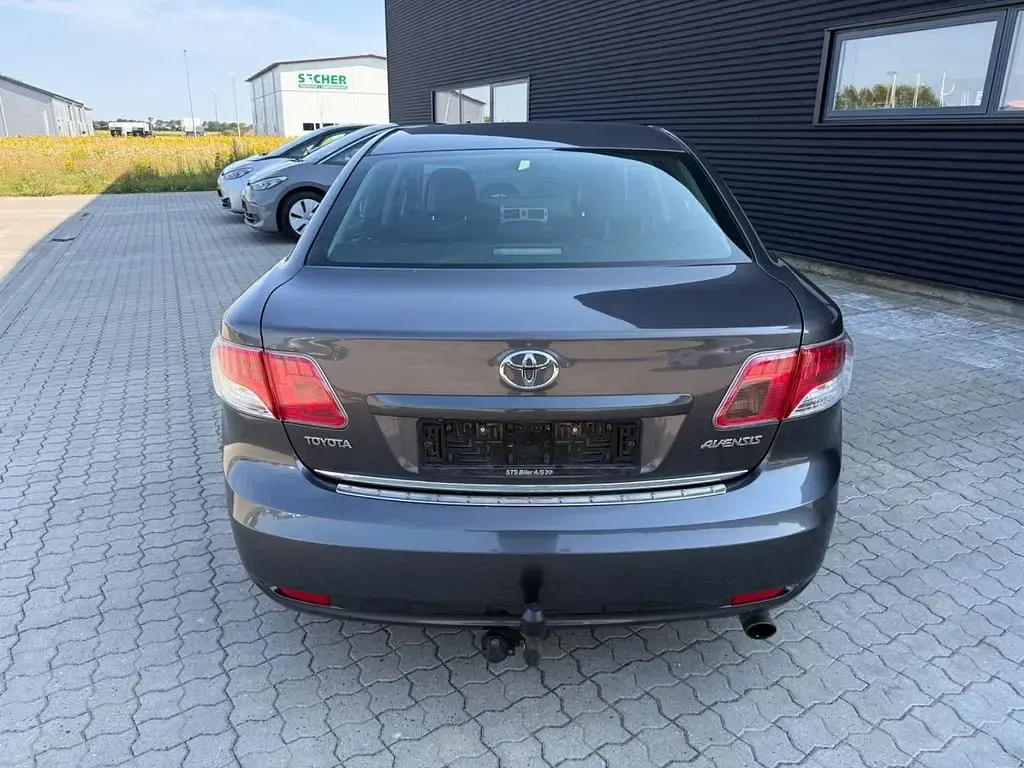 Gebraucht Toyota Avensis Sol 147 PS (108 kW) 2010 Grau Limousine