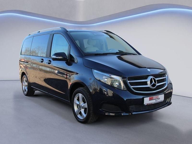 Gebraucht Mercedes V250 Edition 190 PS (139 kW) 2015 Blau Van / Kleinbus
