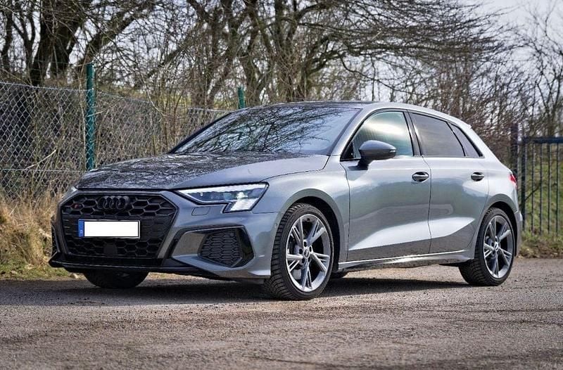 Grau Gebraucht 2020 Audi S3 Ambiente Limousine | 32.000 € (Superpreis) - Bild 1/4
