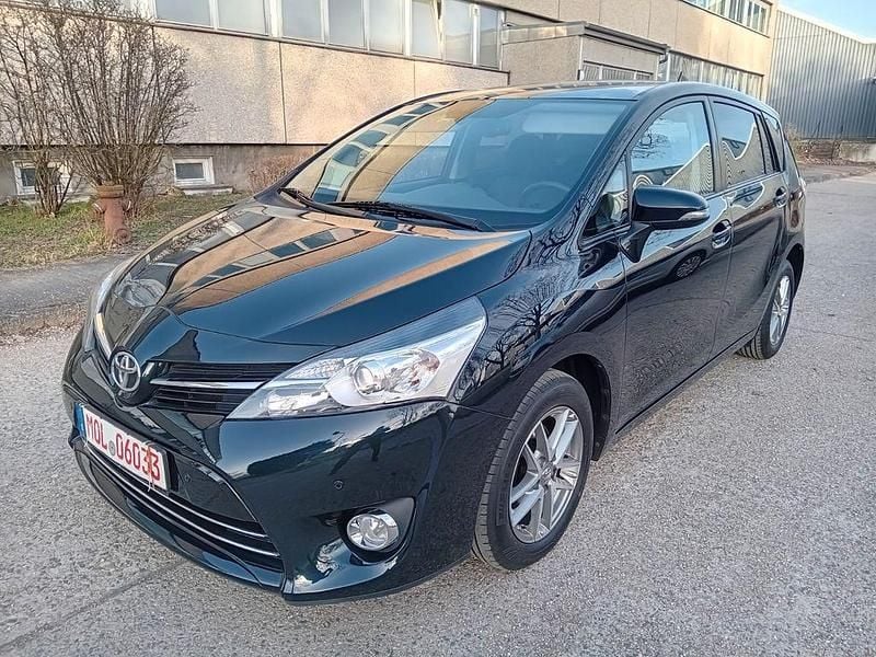 Gebraucht Toyota Verso Skyview Edition 147 PS (108 kW) 2015 Schwarz Van / Kleinbus