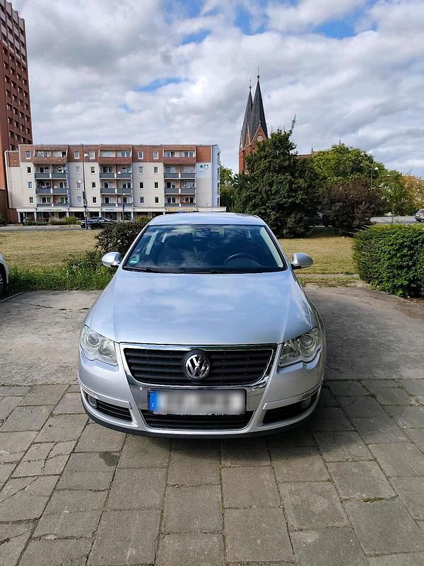 Silber Gebraucht 2010 VW Passat Limousine | 4.250 € (Fairer Preis) - Bild 1/4