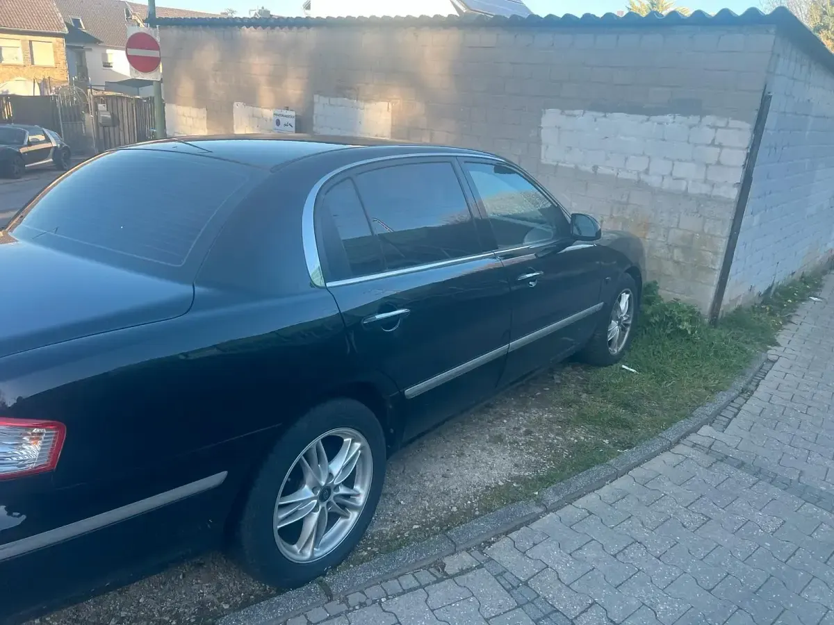 Gebraucht Kia Opirus EX 203 PS (149 kW) 2005 Schwarz Limousine