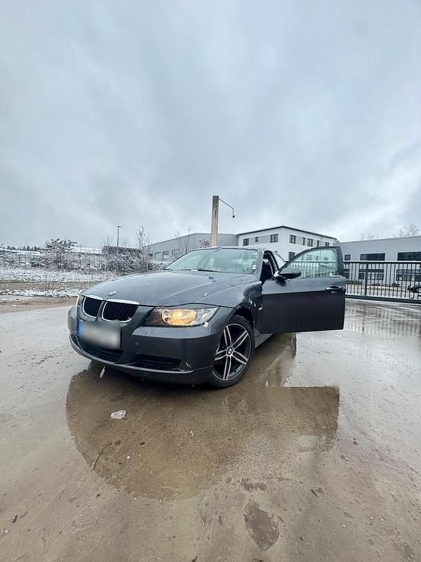 Gebraucht BMW 320 150 PS (110 kW) 2005 Grau Limousine