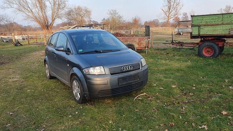 Grau Gebraucht 2002 Audi A2 Kleinwagen | 1.500 € (Superpreis) - Bild 1/4