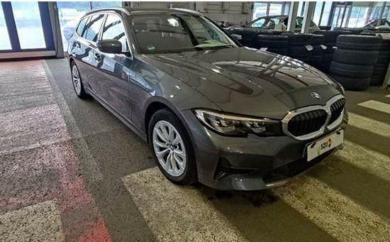 Grau Gebraucht 2021 BMW 318 Limousine | 21.950 € (Superpreis) - Bild 1/4