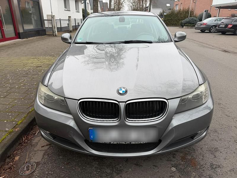 Gebraucht BMW 318 143 PS (105 kW) 2011 Limousine