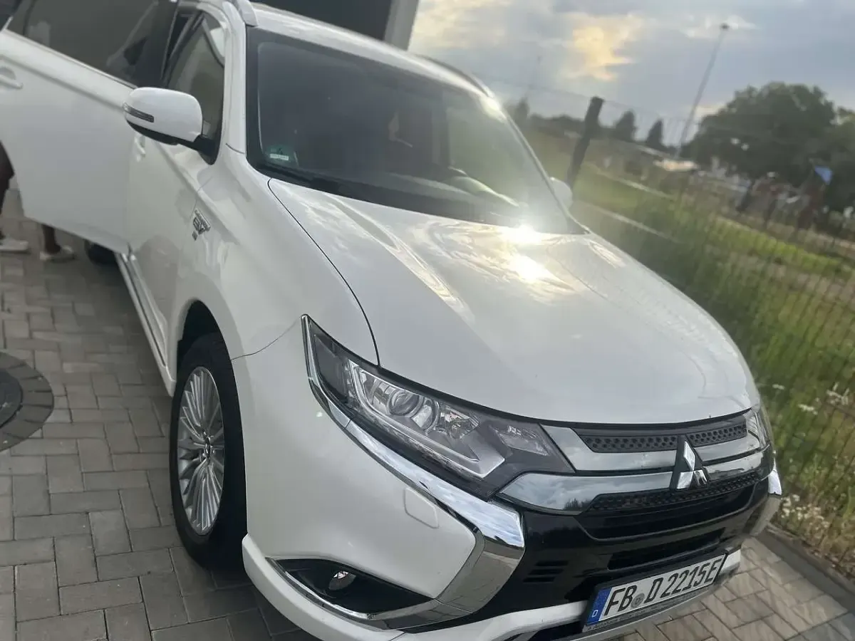 Gebraucht Mitsubishi Outlander P-HEV Plus 224 PS (164 kW) 2019 SUV