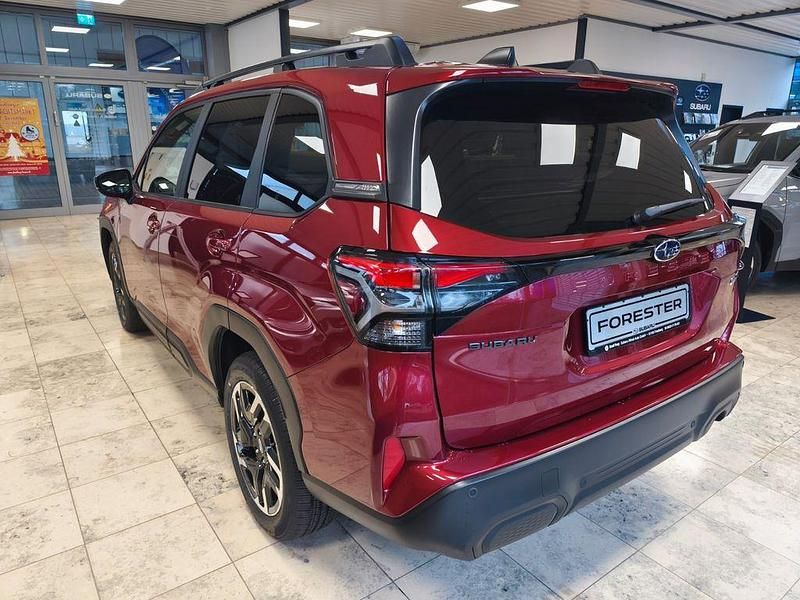 Neu Subaru Forester Exclusive+ 136 PS (100 kW) 2025 Rot SUV