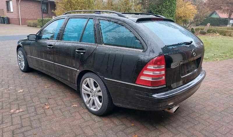 Schwarz Gebraucht 2004 Mercedes C230 Avantgarde Kombi | 1.999 € (Fairer Preis) - Bild 1/4