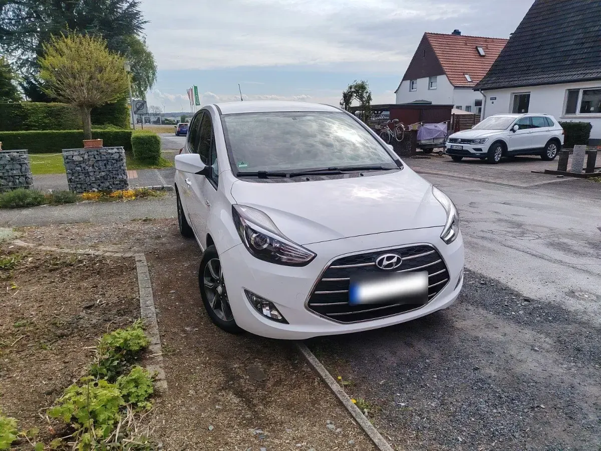 Gebraucht Hyundai ix20 Trend 90 PS (66 kW) 2016 Weiß Kleinwagen