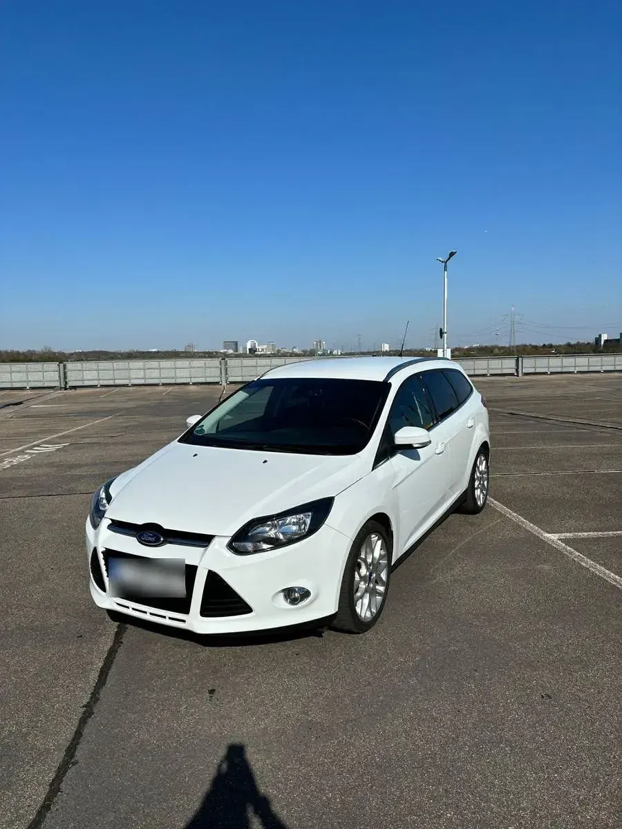 Gebraucht Ford Focus Titanium 125 PS (91 kW) 2012 Weiß Kombi