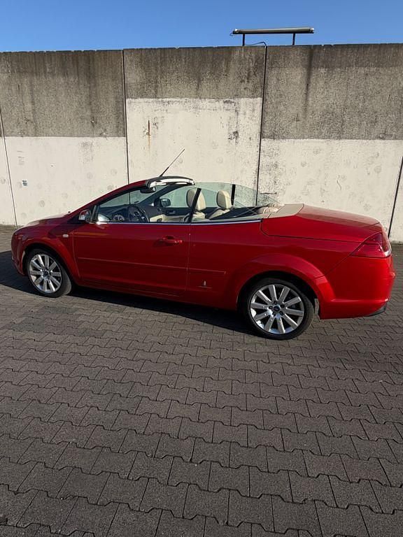 Gebraucht Ford Focus Cabriolet Trend 101 PS (74 kW) 2008 Rot Cabrio